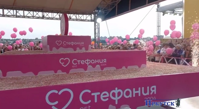 Самый большой «Брауни» в стране. На гастрофестивале «Сытый бабр» установили кулинарный рекорд | Источник: «Газета Иркутск» / Telegram