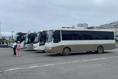 Российские туристы застряли на границе Китая более 10 часов