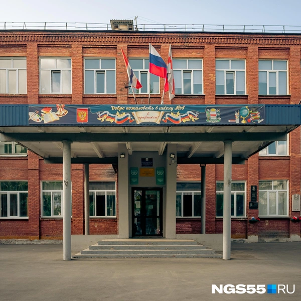 Здесь Летов окончил 10 классов | Источник: Кирилл Башинский / NGS55.RU