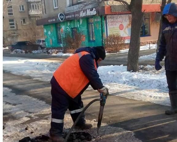 В мэрии отчитались о прочистке колодцев около затопленного известного салона красоты в Челябинске