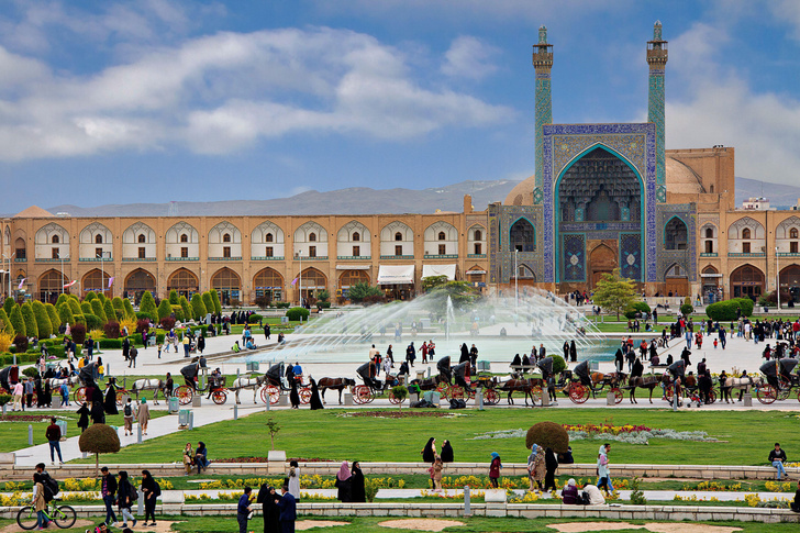 Дворцы, пещеры, горящая гора: 5 причин отправиться в Иран