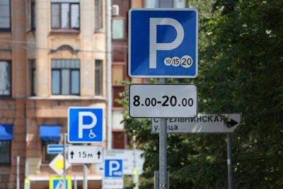 Знаки платной парковки только для своих в Петербурге