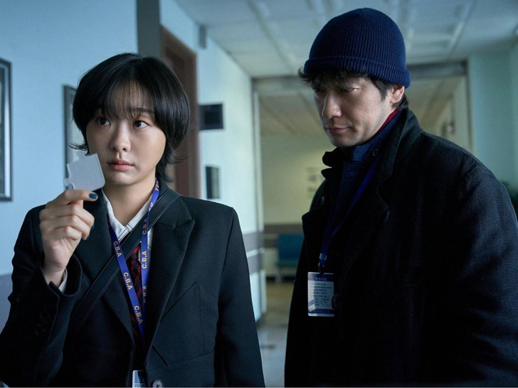 Сон Сок Гу в роли Хан Сэма | Источник: Кадр из дорамы «Девять пазлов»