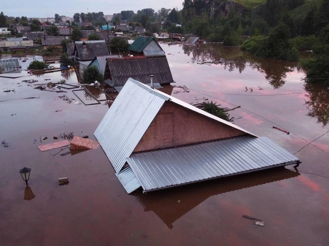 На севере области частные дома полностью скрылись под водой | Источник: читатель E1.RU
