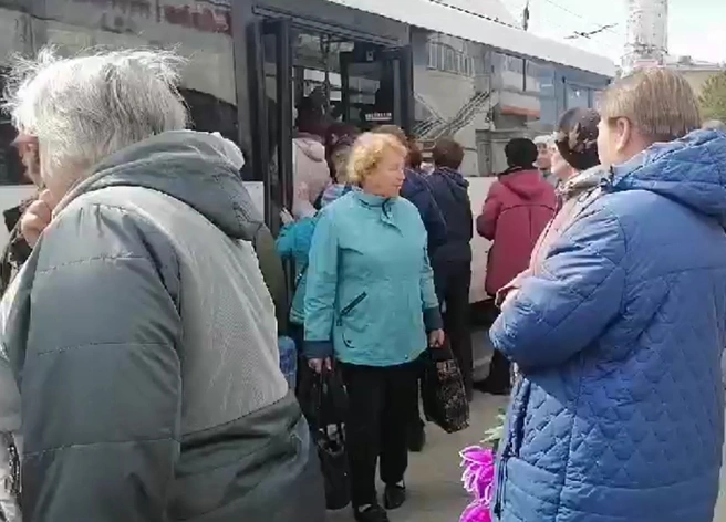 Рязанцы не смогли попасть на кладбище из-за проблем с общественным транспортом | ya62.ru