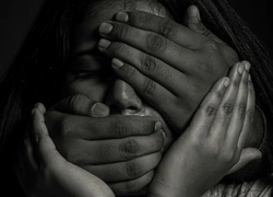 В Казахстане жертв бытового насилия обвинили в «ложных вызовах» — почему это страшно