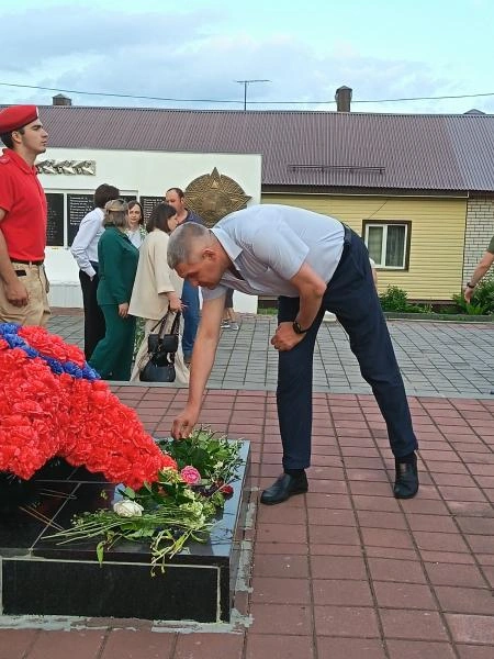 Фото с акции «Свеча памяти» в р.п. Сосновка | Источник: 68.xn--b1aew.xn--p1ai