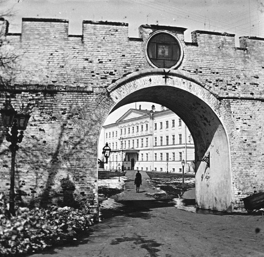 Роскошный вид из Дома губернатора. Как главы Нижегородской губернии жили над обрывом кремлевского холма — архивные фото XIX века