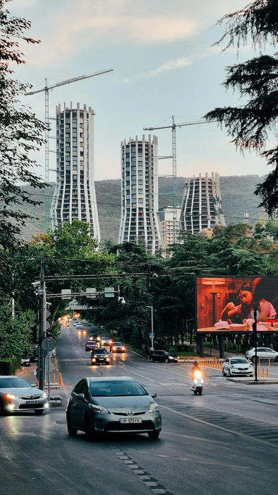 Активно застраивающийся Тбилиси | Источник: Ольга Черничкина