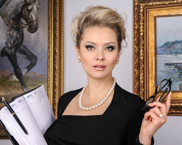 Лена Ленина покупает лекарства матери Александра Барыкина