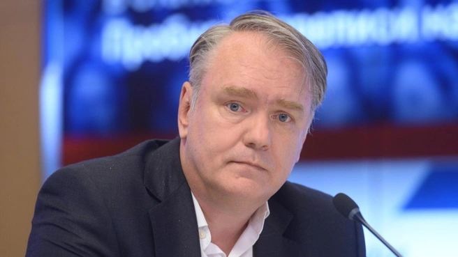 Дмитрий Журавлев еще помнит экс-губернатора Дмитрия Аяцкова с его верблюдами | Источник: «Вечерняя Москва»