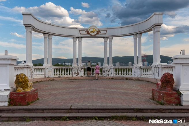 «Дерева любви» больше нет на смотровой площадке | Источник: Мария Ленц / NGS24.RU