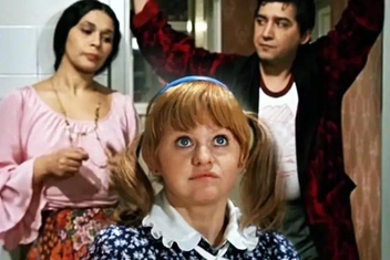 «Чувствуй себя как дома, но не забывай, что в гостях»: можно ли останавливаться у друзей и родственников, если негде жить