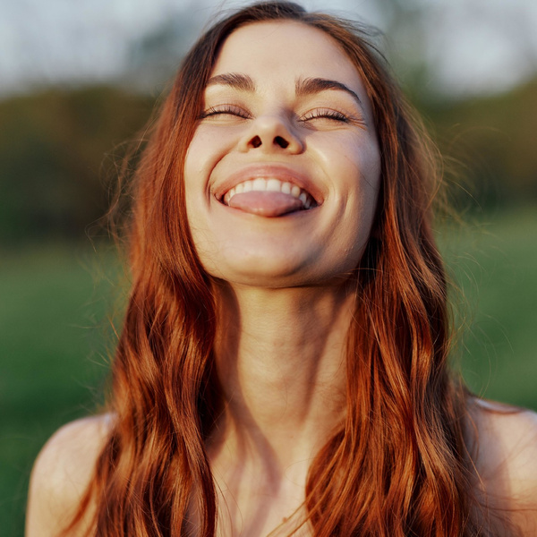 Как красиво улыбаться на фотографиях: 8 способов