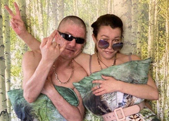 Блогеры-маргиналы Иришка Чики-Пики и Паша Безумный решили пожениться