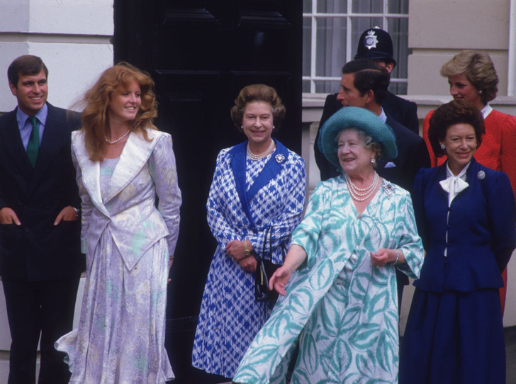 Фото №2 - Плохая партия: почему Королева-мать любила Сару Фергюсон больше, чем принцессу Диану