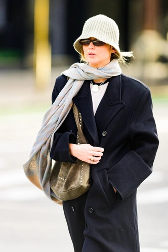 Минимализм, в который влюблены все: как Дженнифер Лоуренс стала новой королевой стритстайла Минимализм, в который влюблены все: как Дженнифер Лоуренс стала новой королевой стритстайла