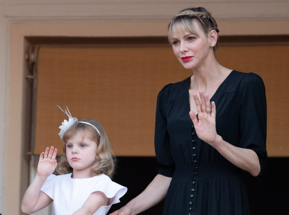 Барышня-крестьянка: что не так с новой прической княгини Шарлен | marieclaire.ru