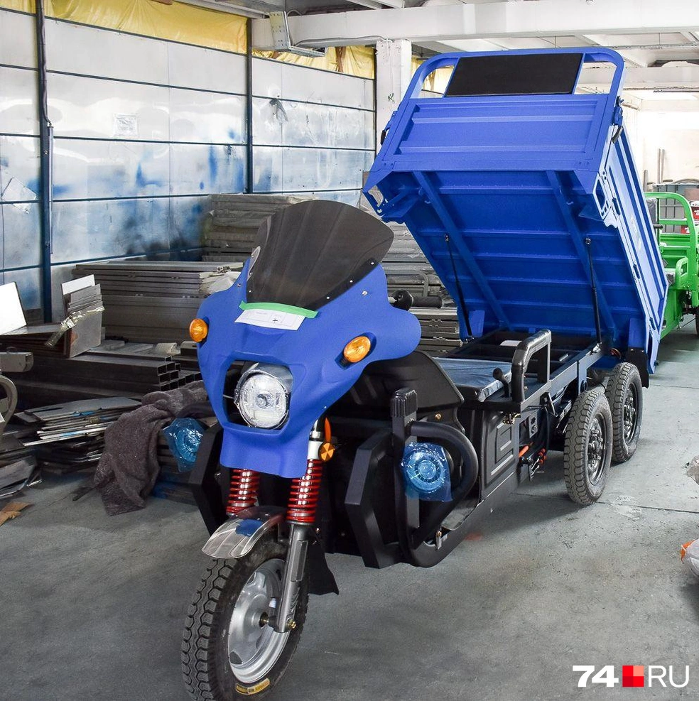 Самосвал из мира трициклов с двойной задней осью и полным приводом. Подвеска обеспечивает развитую артикуляцию осей для лучшей проходимости | Источник: Артем Краснов