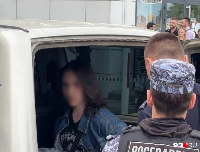 Нападавшего уже увезли | Источник: Никита Зырянов / 93.RU