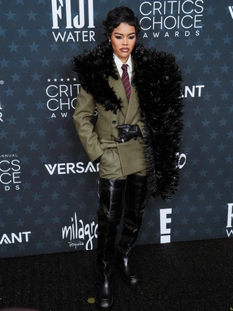 20 лучших выходов звезд в январе — от красных дорожек до стритстайла 20 лучших выходов звезд в январе — от красных дорожек до стритстайла