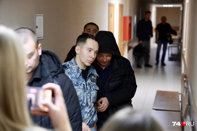 На заседание Хабирова доставили под конвоем | Источник: Михаил Шилкин