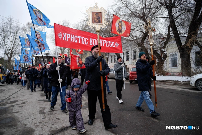 Среди участников шествия были даже дети  | Источник: Варвара Фролова / NGS70.RU