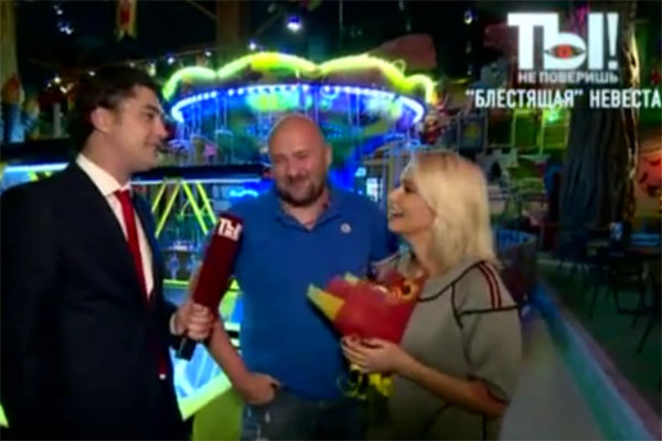 Счастливые Ксения и Алексей дают интервью