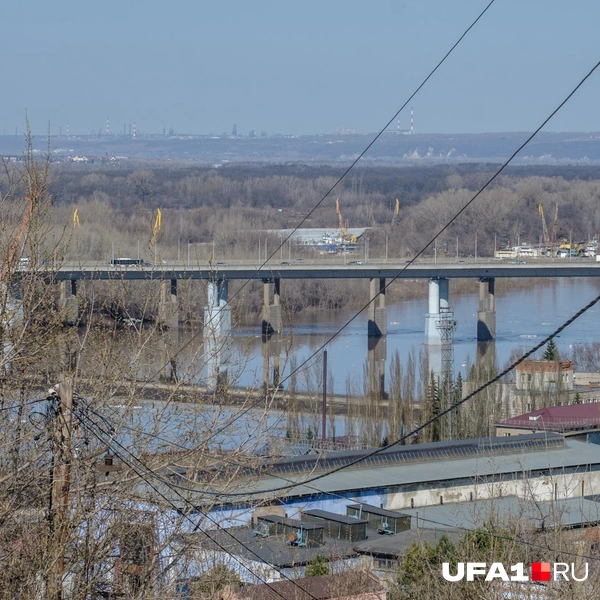 Зато видно мост и Белую&nbsp;— красивое место | Источник: Булат Салихов / UFA1.RU