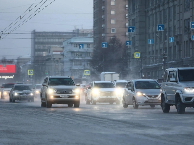 Сибирякам удалось запустить двигатели своих автомобилей. | Источник: Александр Ощепков / NGS.RU