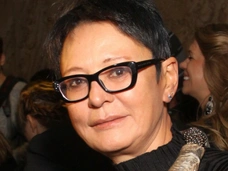 Ирина Хакамада проводит время в ночном клубе