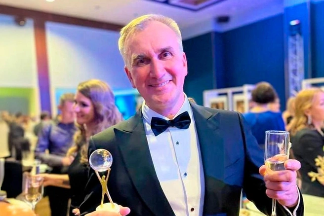 Константин Жаботинский совсем недолго руководил ЗАО «Южуралавтобан» 10 лет назад, он известный предприниматель и благотворитель | Источник: Детский фонд «Андрюша» / Vk.com