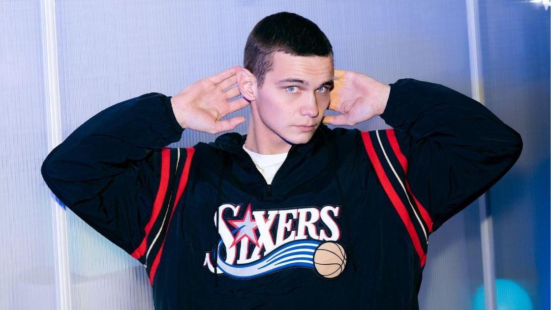 Слава Копейкин пожаловался на одиночество: &laquo;В телефоне меня любят, а дома я один&raquo;