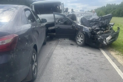 В Тербунском округе в тройном ДТП пострадали трое