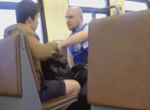 Конфликт контролера с юношей в рязанской электричке попал на видео | ya62.ru