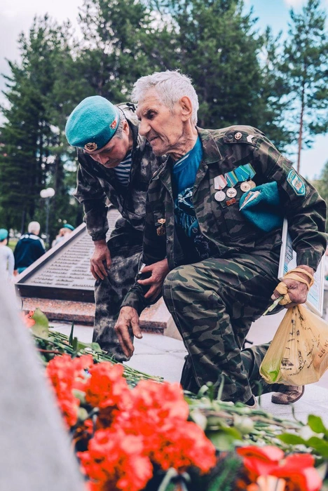 Ветераны ВДВ тоже присоединились к празднику  | Источник: Иван Ямашев / T.me