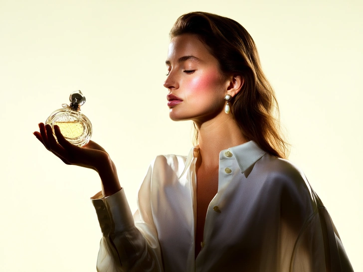 как пахнуть чистотой, духи с запахом чистоты, запах чистоты и свежести, запах стирального порошка, свежие духи женские | Источник: theDay/higgsfield