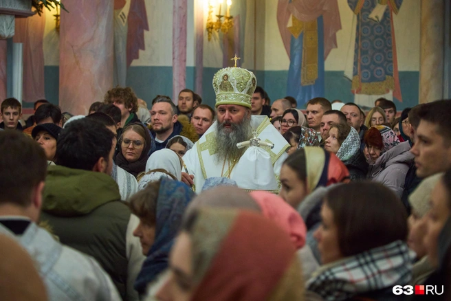 Митрополит Самарский и Новокуйбышевский Феодосий начинает богослужение | Источник: Роман Данилкин / 63.RU