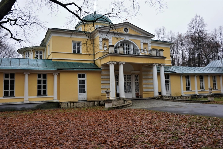 Особняк Строгановых в парке Братцево на северо-западе Москвы | Источник: Irina Bulgakova via Shutterstock/Fotodom.ru
