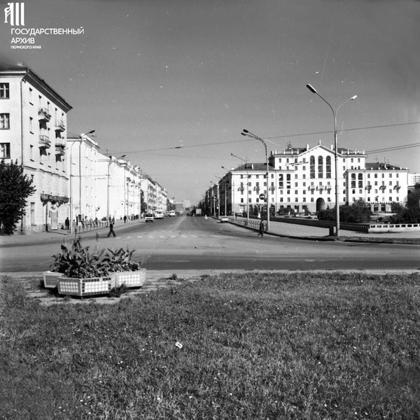 Улица Ленина в районе сквера Дзержинского, 1980 год | Источник: Мошковцев / Госархив Пермского края