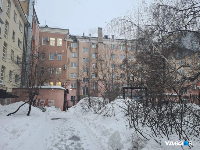 Не все знают, что в этом доме в центре Рязани обитают люди, потерявшие свое жилье | Источник: Светлана Коновалова / YA62.RU