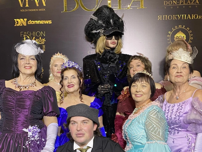 Сергей Зверев во время выступления на показе | Источник: 161.RU