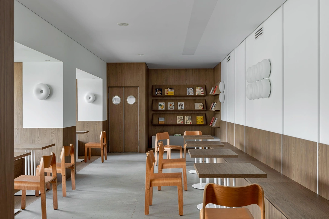 Светильники Ikea, дизайнер Сабин Марселиз. Подстолья и стулья, Delo Design. Delo Design. Керамогранит, COEM и Fioranese. Световые лайтбоксы, Aks Interier | Источник: Виталина Ворошкевич