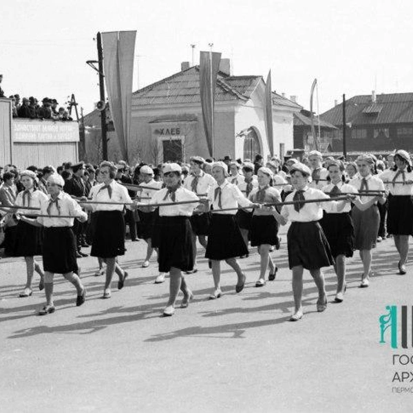 Трудящиеся Орджоникидзевского района 1 мая 1965 года | Источник: Государственный архив Пермского края