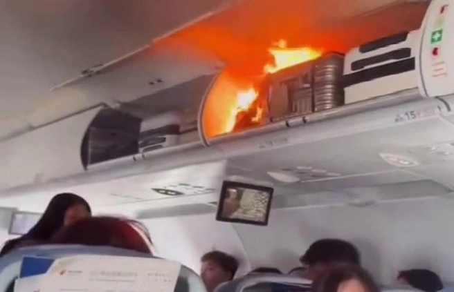 В Шанхае из-за загоревшейся литиевой батареи экстренно сел самолет: видео  | Источник: кадр из видео