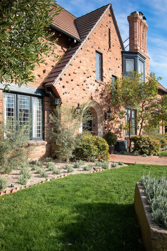 Отреставрированный дом 1925 года в Лос-Анджелесе | Источник: Jenna Cooper | LA