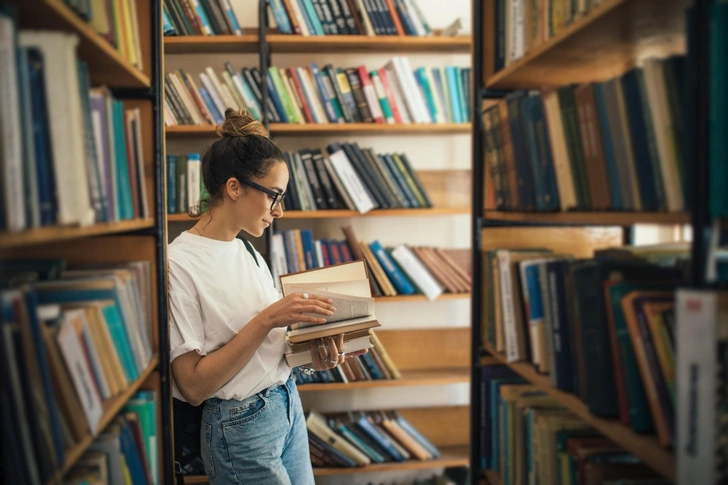 Названы даты итогового сочинения для 11-х классов в 2025 году | Источник: Shutterstock/Fotodom.ru