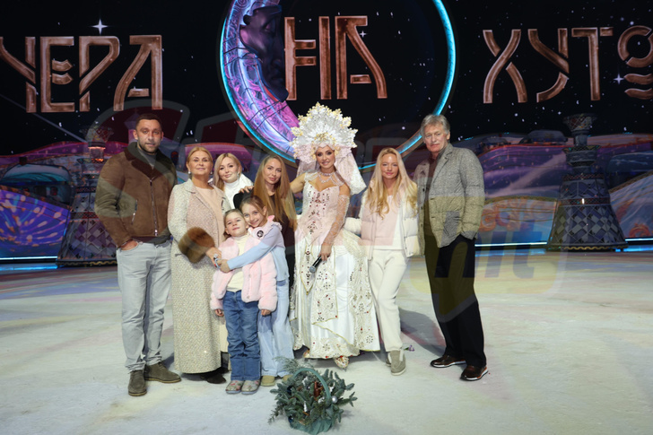 Редкие кадры: Дмитрий Песков зацеловал Татьяну Навку и показал всю семью на премьере шоу «Вечера на хуторе»