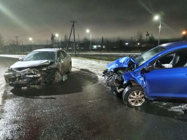 Автомобили смяло от удара, но водители не пострадали  | Источник: ГУ МВД по Архангельской области 