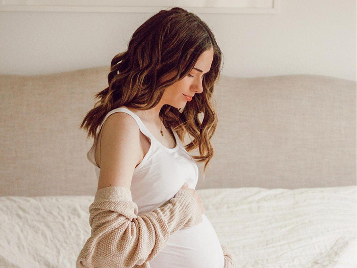 «Быть молодой мамой — это здорово»: Минздрав разработал методички для гинекологов, к которым приходят на аборт